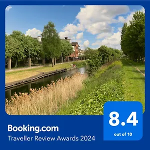https://2-bed-2-bath-apartment-with-canal-view.dublin-hotelsweb.com